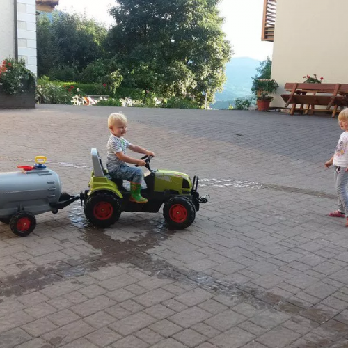 Kinderurlaub auf dem Bauernhof mit Tieren