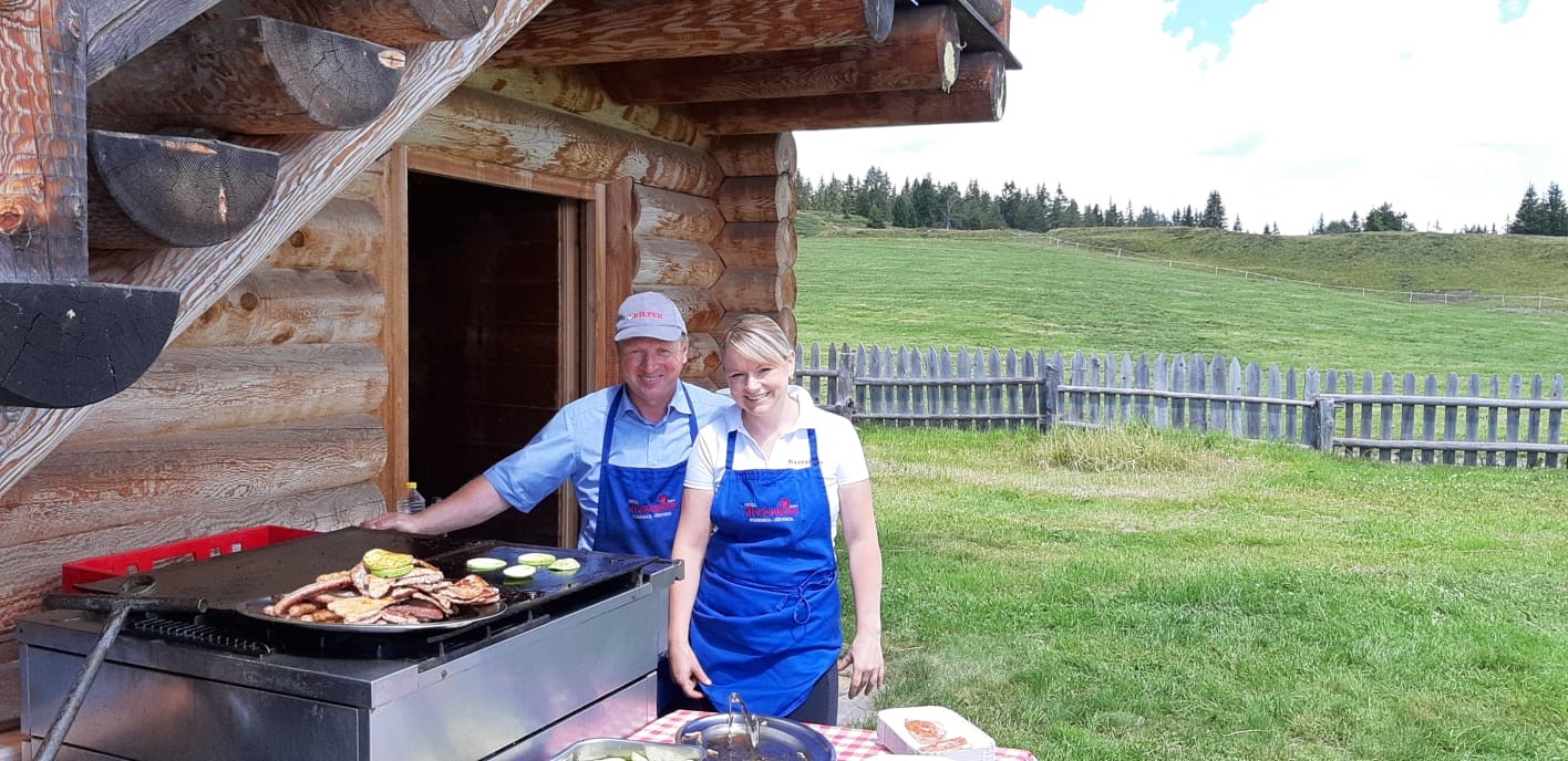 Grillfest auf unserer hofeigenen Almhütte Südtirol 