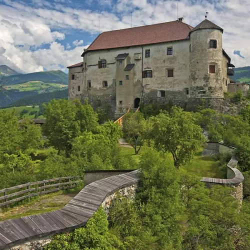 Schloss Rodenegg und die Rodenecker Alm