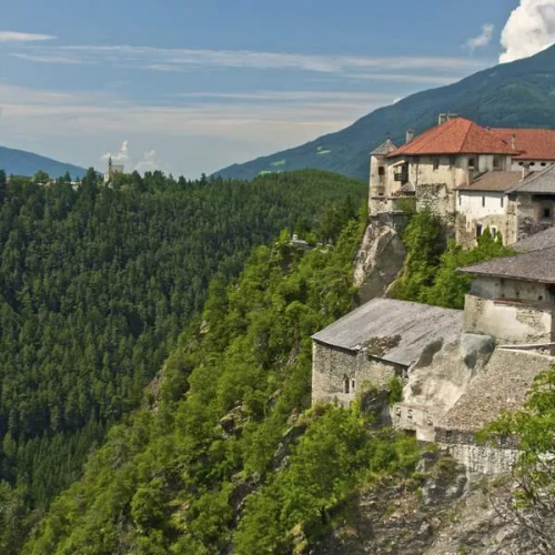 Schloss Rodenegg und die Rodenecker Alm