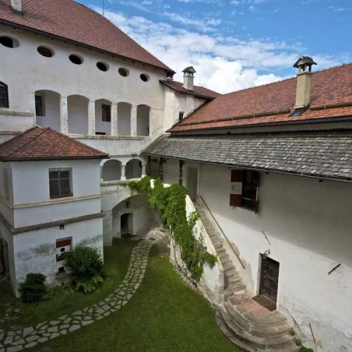 Schloss Rodenegg und die Rodenecker Alm