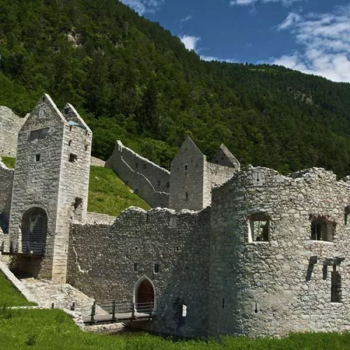 Schloss Rodenegg und die Rodenecker Alm